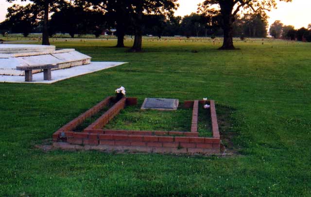 Paradise Garden Cemetery - Bob Agee - June 2004